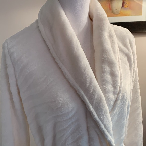 Velvet Kitten White Bathrobe NWOT Small - Picture 4 of 11